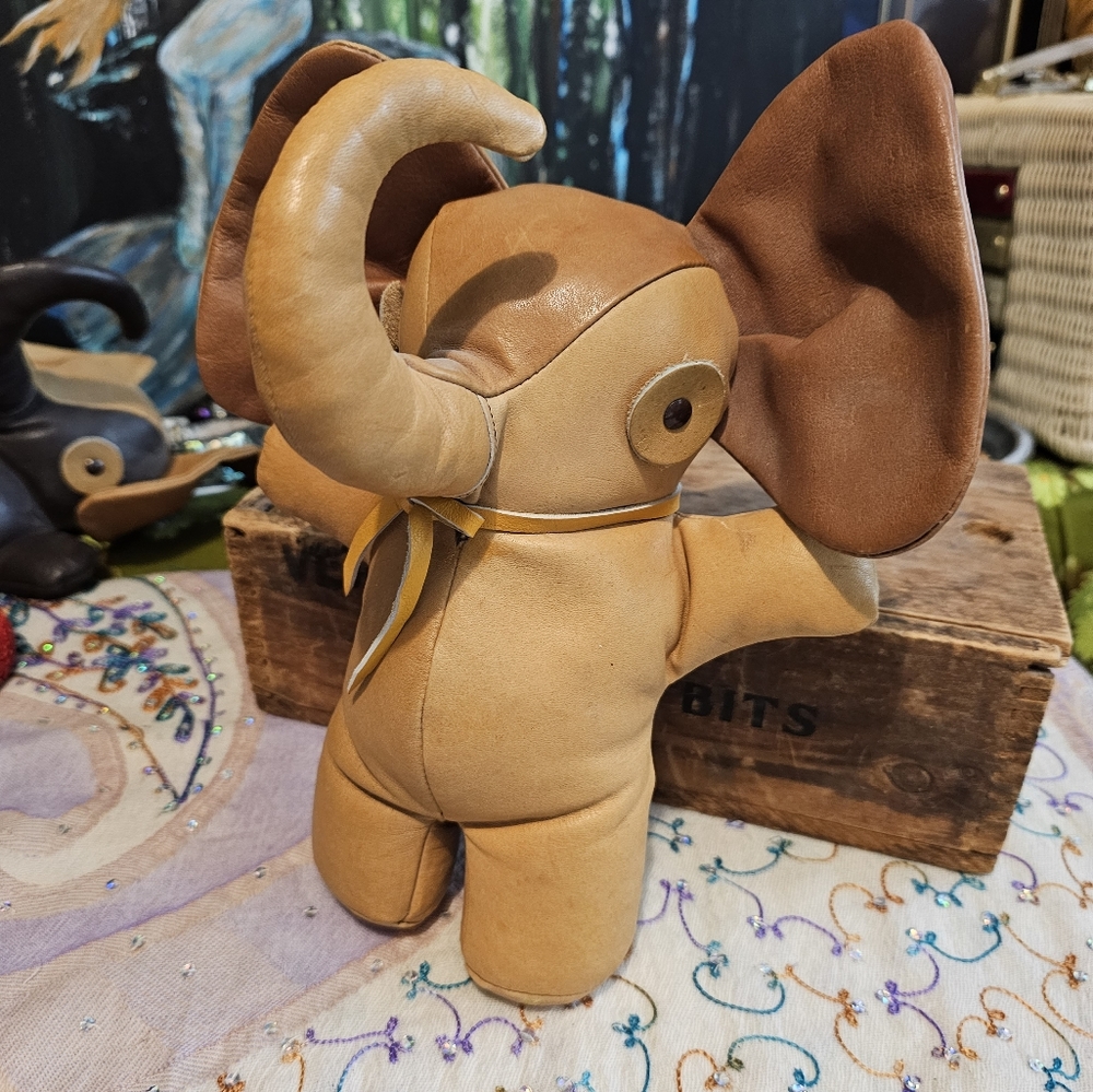 Vintage Mundi Leather Elephant
